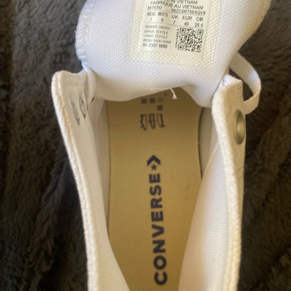 NIB Unisex Converse Chucks - Picture 7 of 11